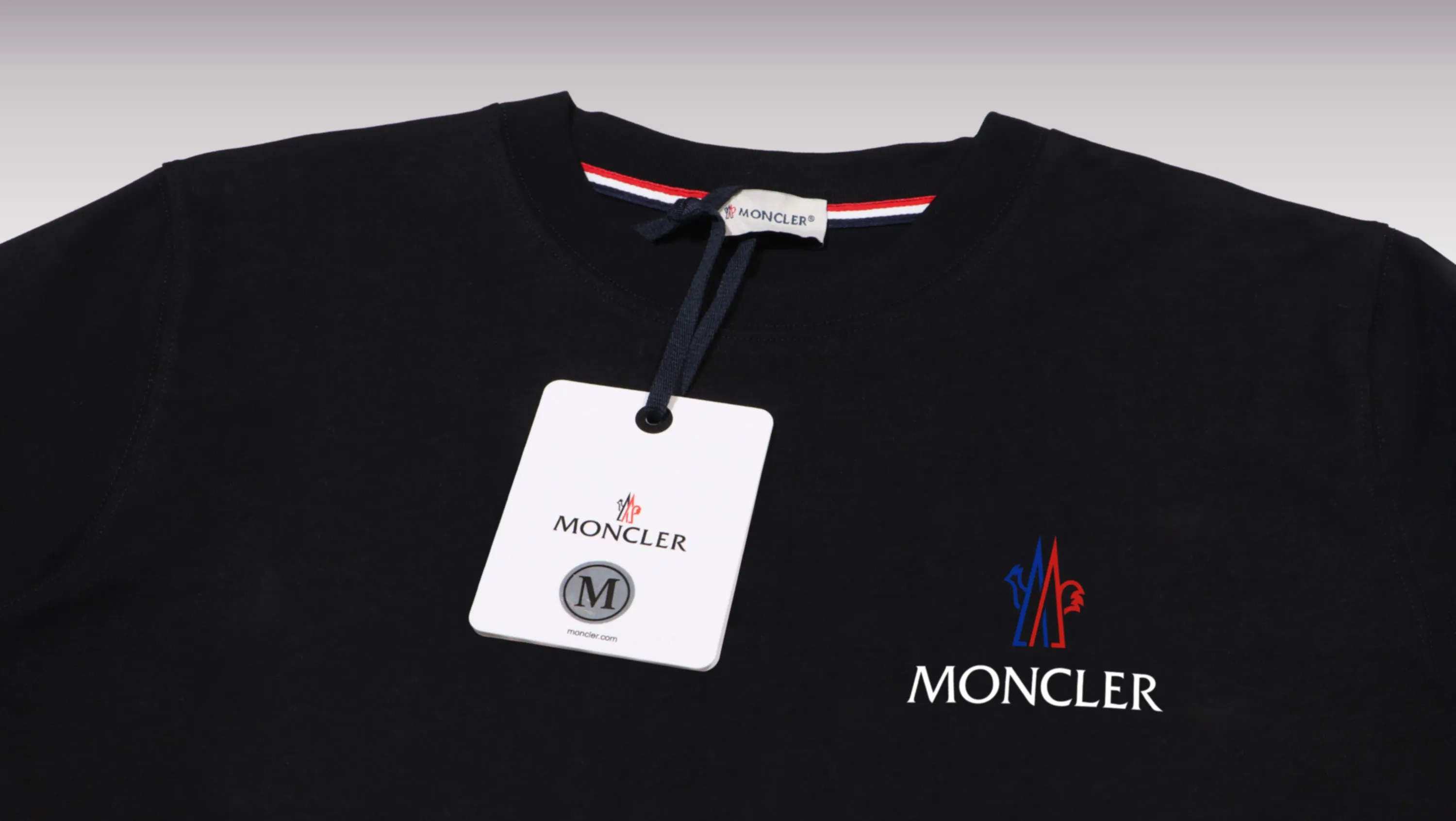 《Moncler~ 》2024New Arrival Quality T , Versatile Quality ！ ‼ 32 250G ‼ ， ， ， ， T 🤪 Sizes：S-M-L-XL-2XL ：Black，White， Same Style